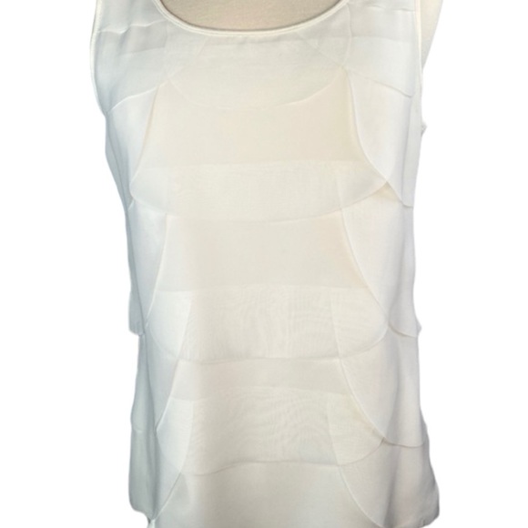 Ann Taylor Ivory Sleeveless Top with a Tier Scallop Front Design. Size S - Picture 3 of 7